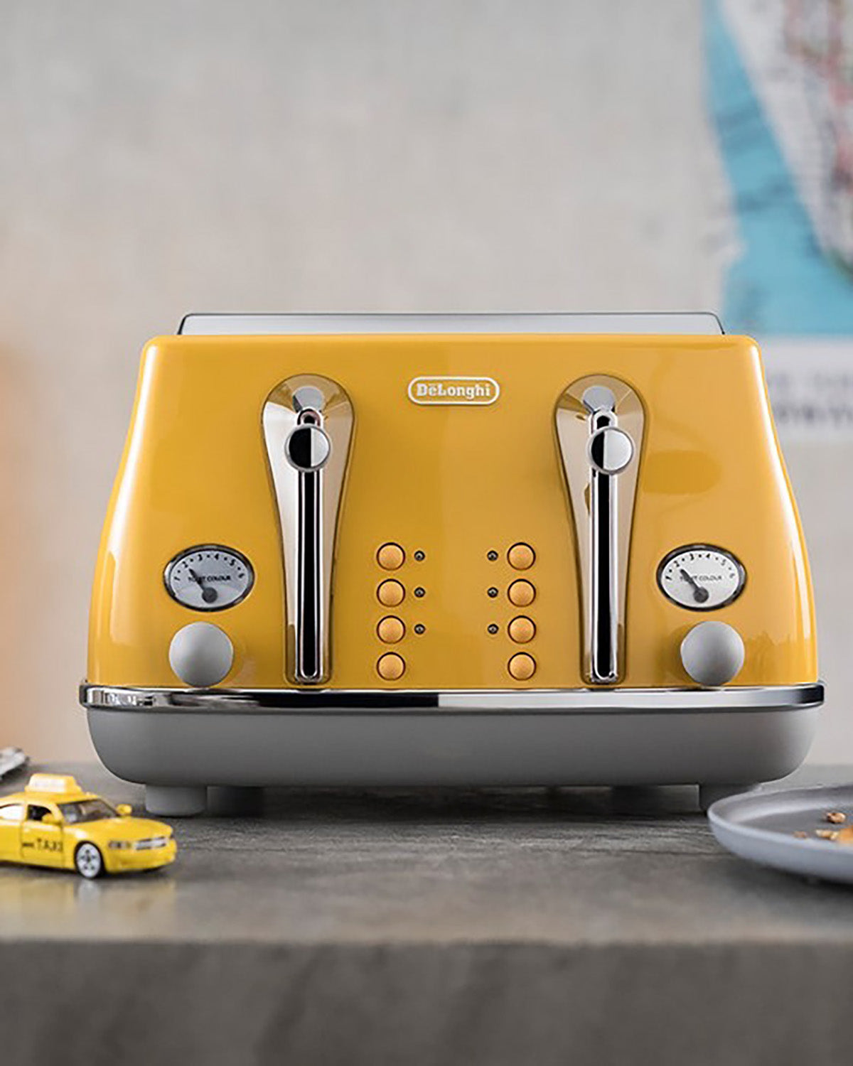 DeLonghi Icona Capitals 4 Slice Toaster - New York Yellow