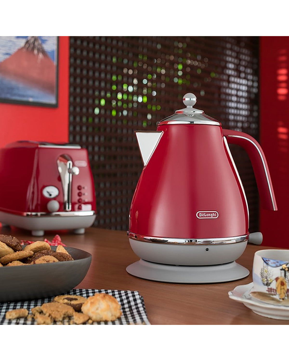 DeLonghi 1.7 Litre Icona Capitals Kettle - Tokyo Red